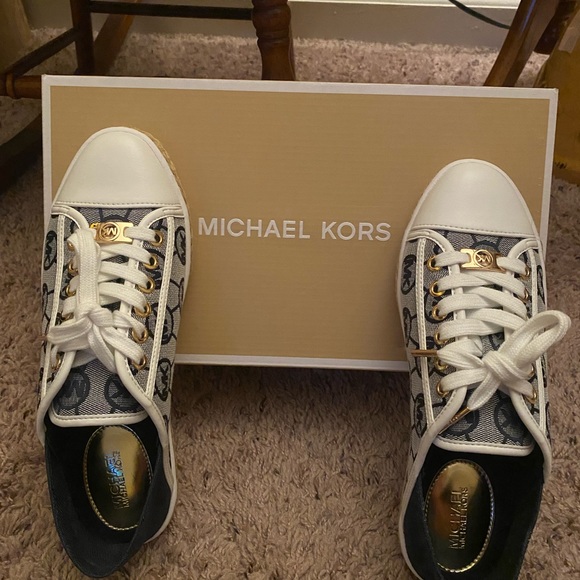 BRAND NEW with Box- MICHAEL KORS SHOES - Picture 5 of 7